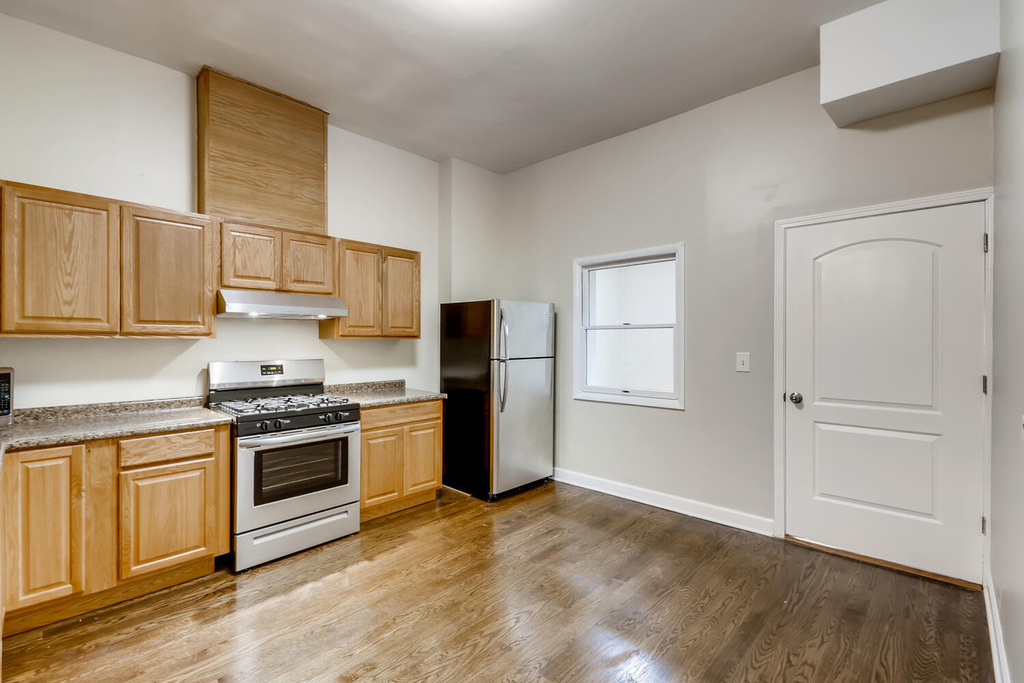 7046 N Clark Street - Photo 3