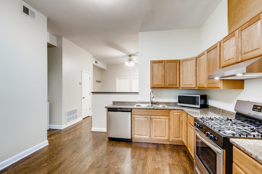 7046 N Clark Street - Photo 5