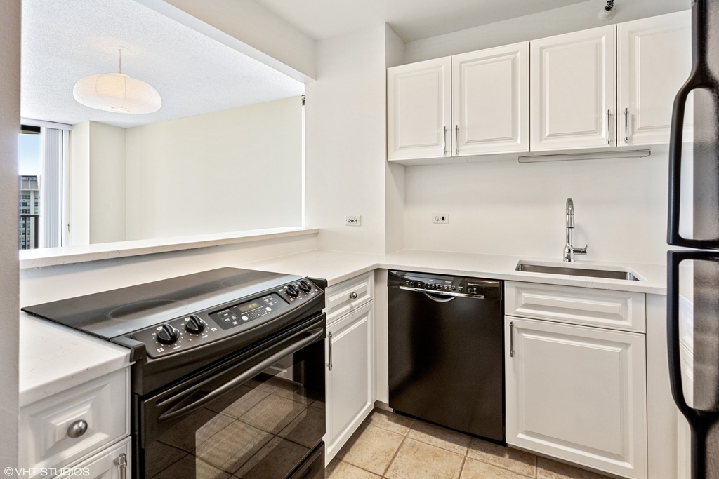 3660 N Lake Shore Drive - Photo 7