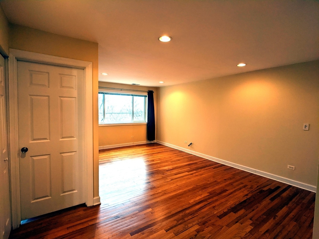 5953 N Kenmore Avenue - Photo 1