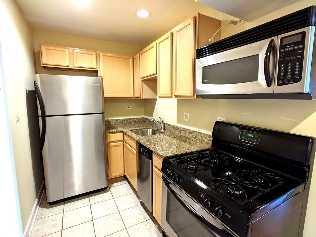 5953 N Kenmore Avenue - Photo 2
