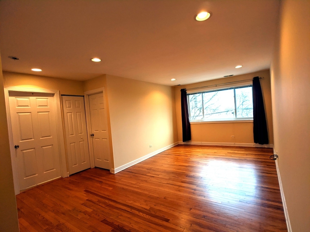 5953 N Kenmore Avenue - Photo 0