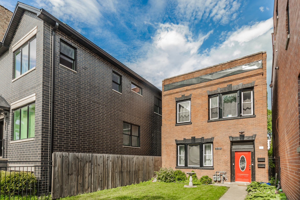 4829 S Champlain Avenue - Photo 0