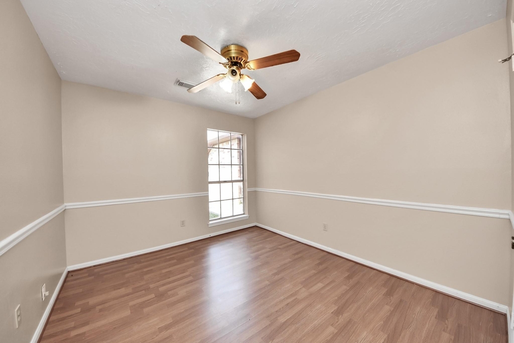 2406 Duchess Way - Photo 39