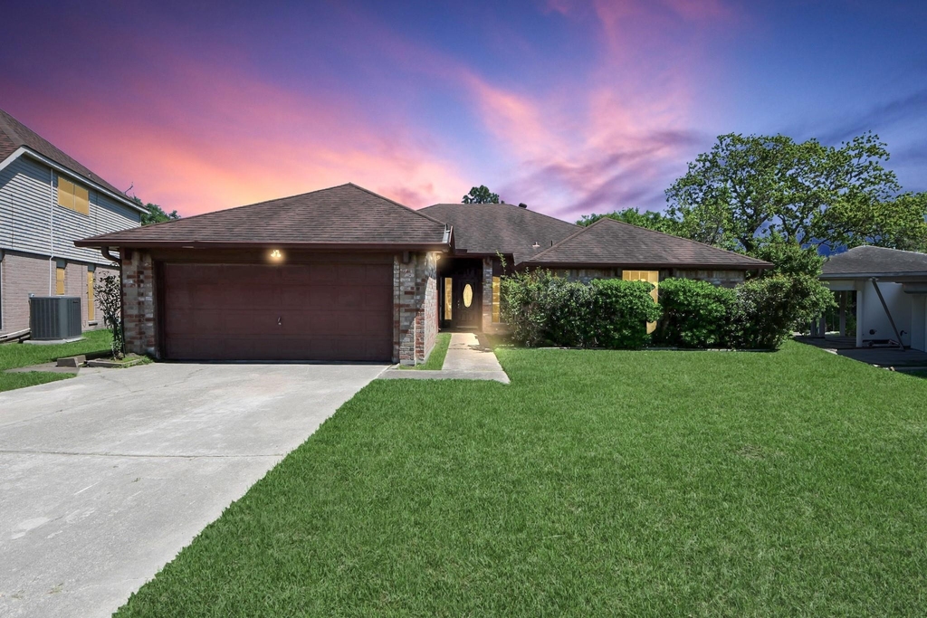 2406 Duchess Way - Photo 1
