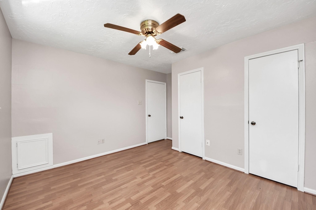 2406 Duchess Way - Photo 30