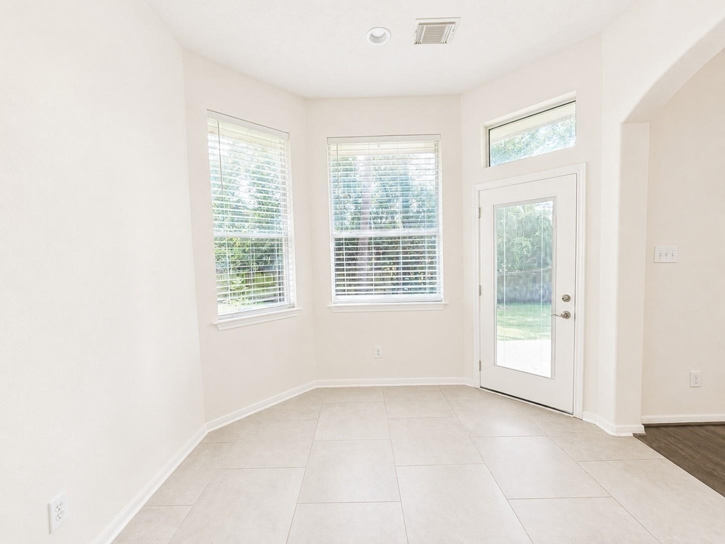 98 W Knightsbridge Drive - Photo 10