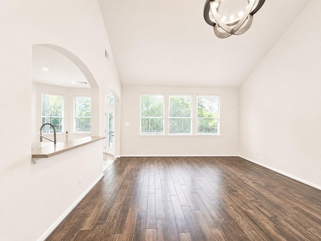 98 W Knightsbridge Drive - Photo 4