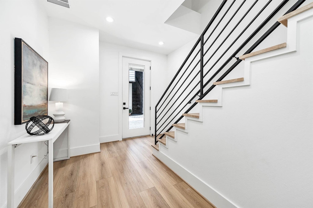 327 N Nagle Street - Photo 5