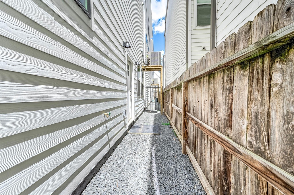 327 N Nagle Street - Photo 35