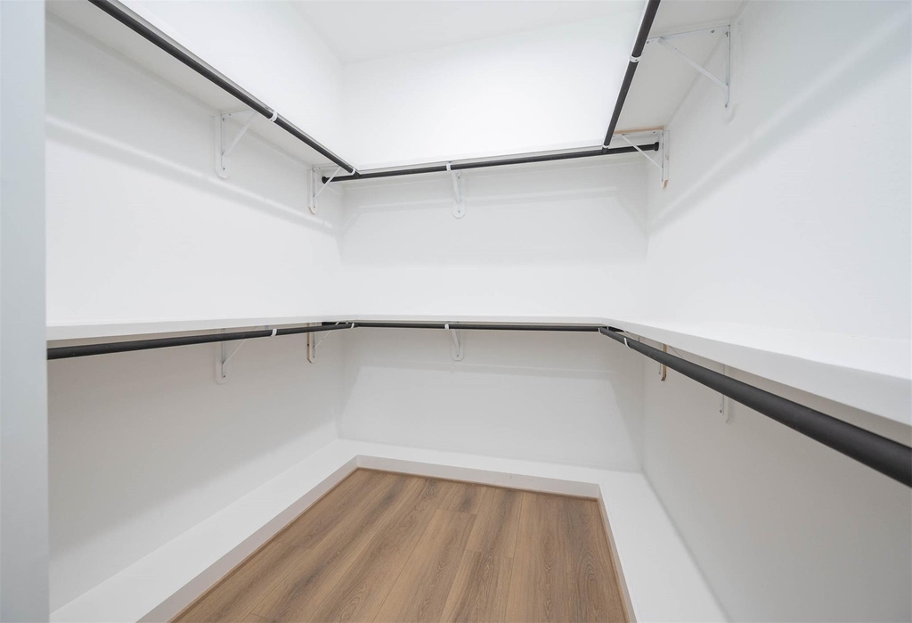 327 N Nagle Street - Photo 32