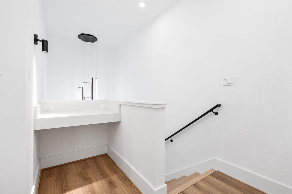 327 N Nagle Street - Photo 27