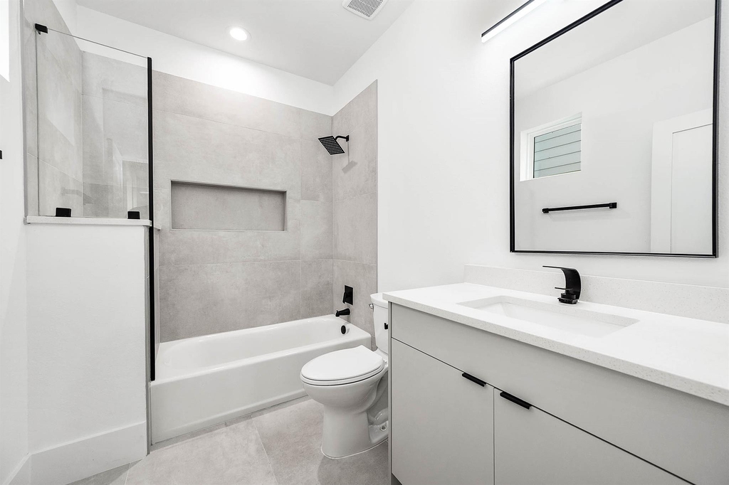 327 N Nagle Street - Photo 8