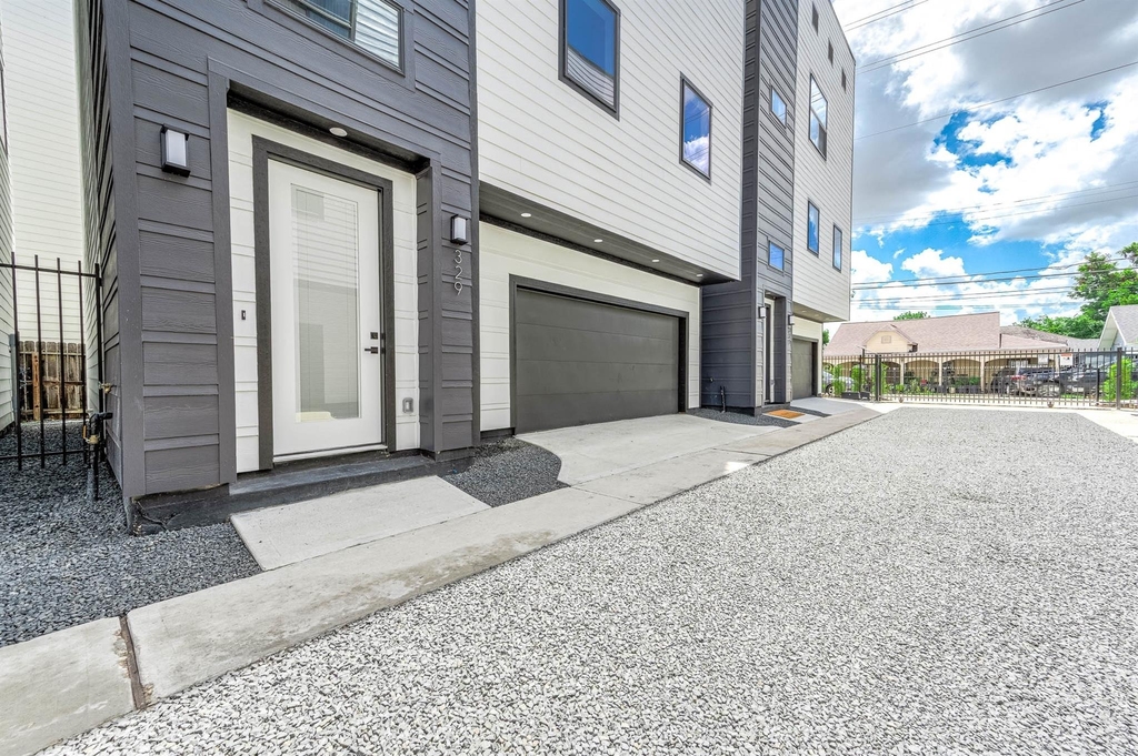 327 N Nagle Street - Photo 4