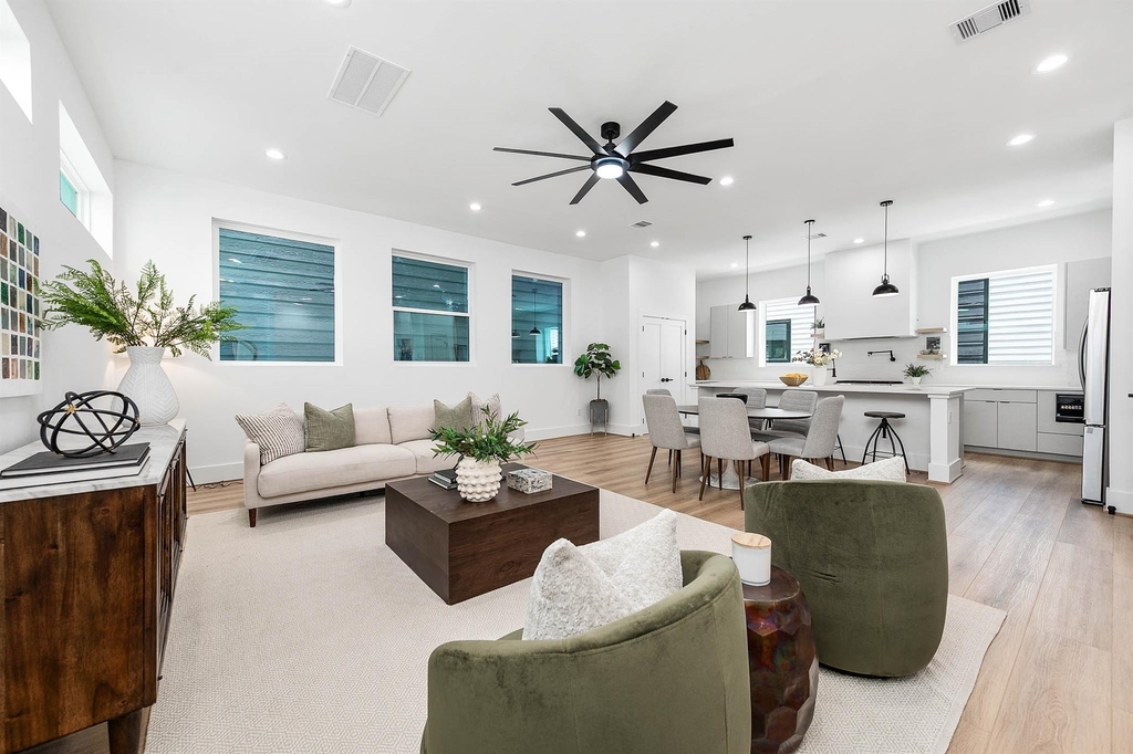 327 N Nagle Street - Photo 17