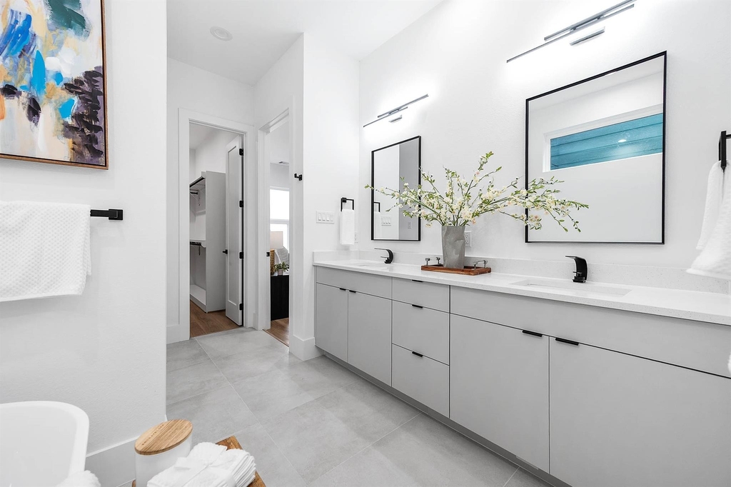 327 N Nagle Street - Photo 31