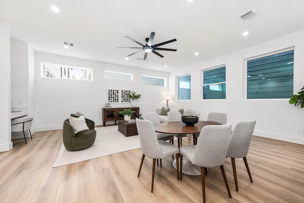 327 N Nagle Street - Photo 9