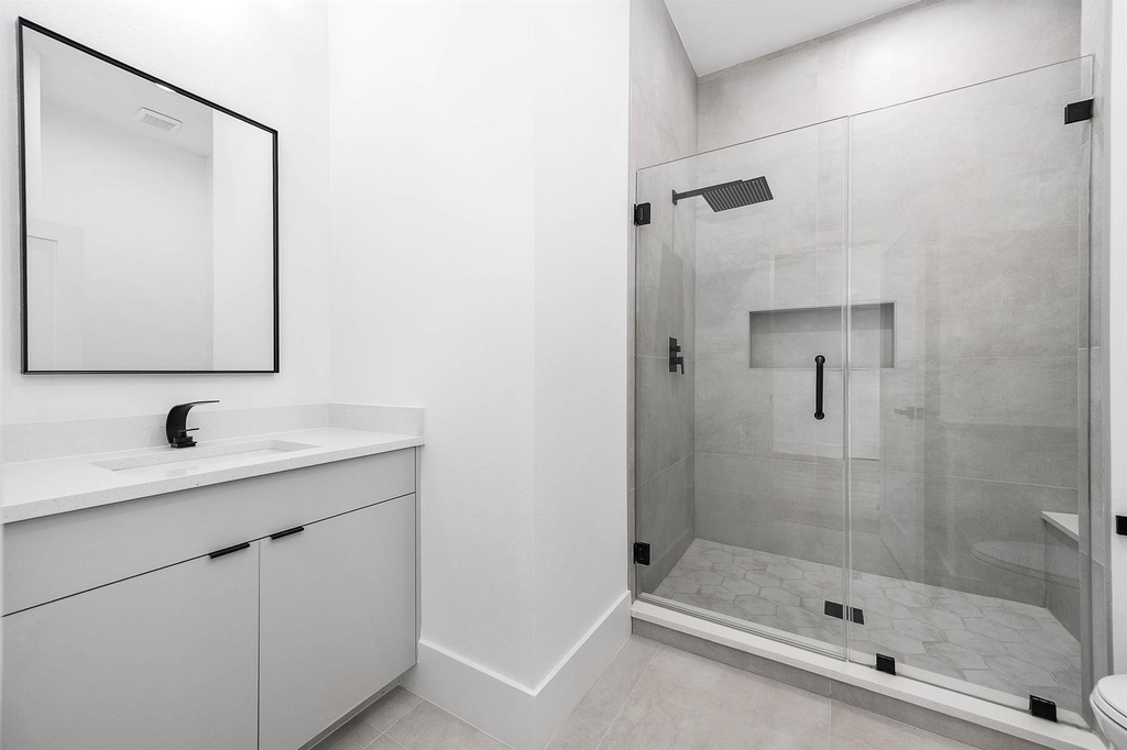 327 N Nagle Street - Photo 34