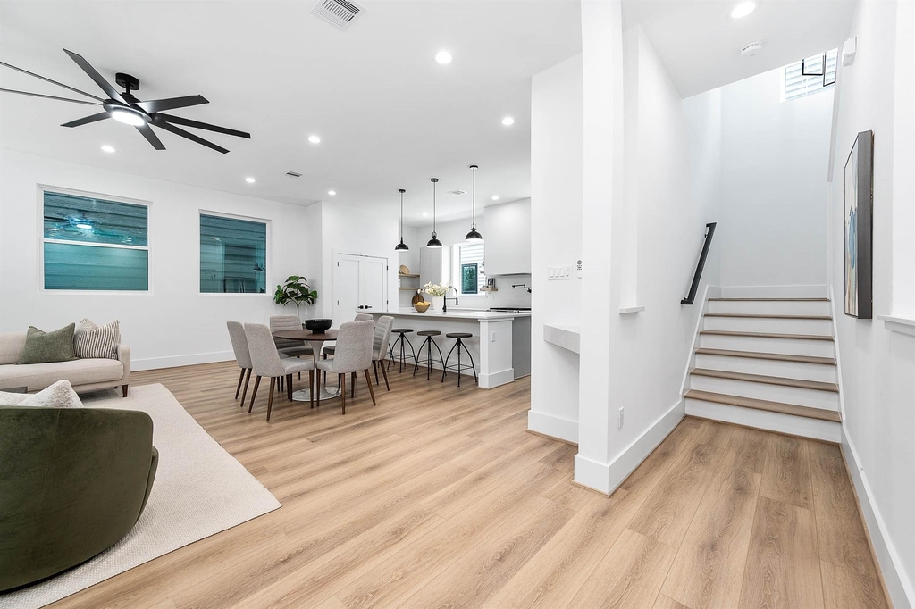 327 N Nagle Street - Photo 20