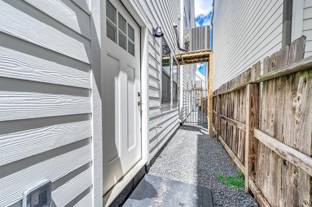 327 N Nagle Street - Photo 36