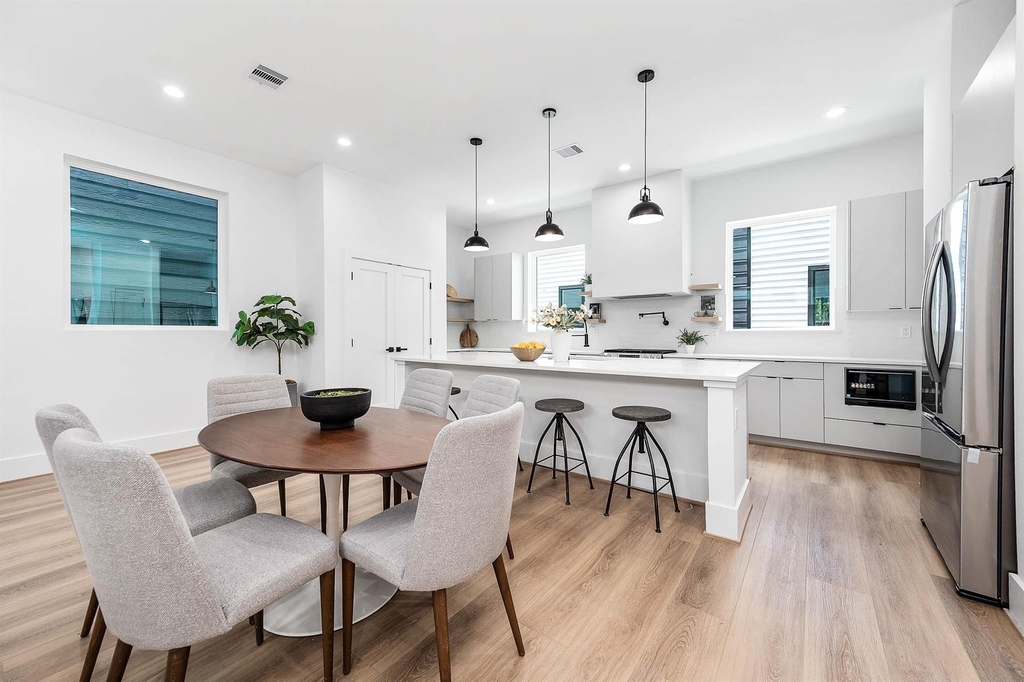 327 N Nagle Street - Photo 11