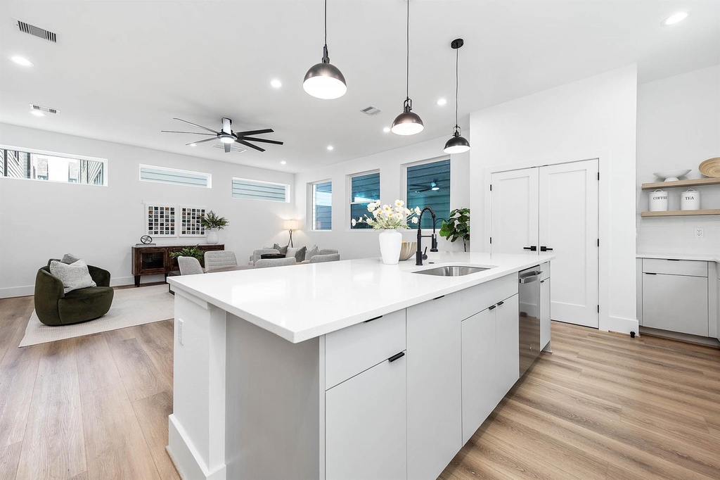 327 N Nagle Street - Photo 13