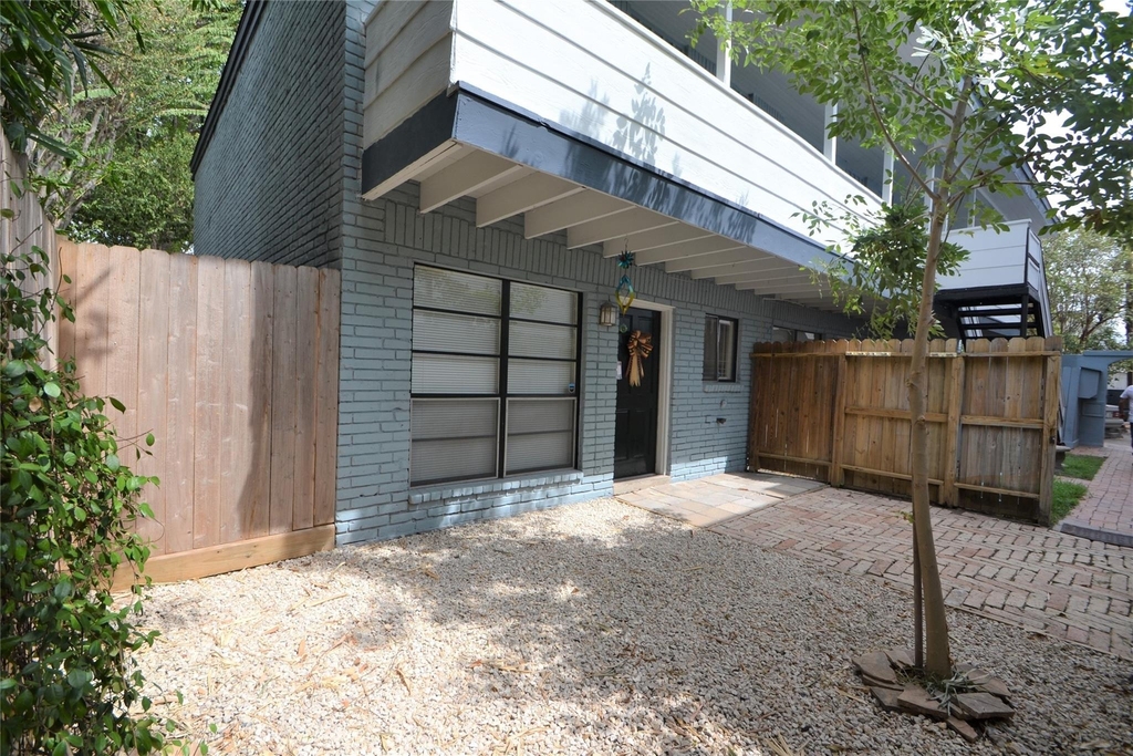 2414 Morse Street - Photo 2
