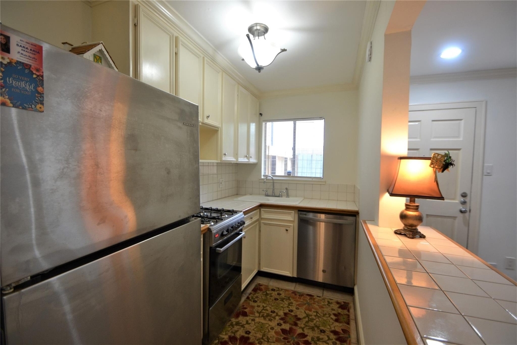 2414 Morse Street - Photo 4