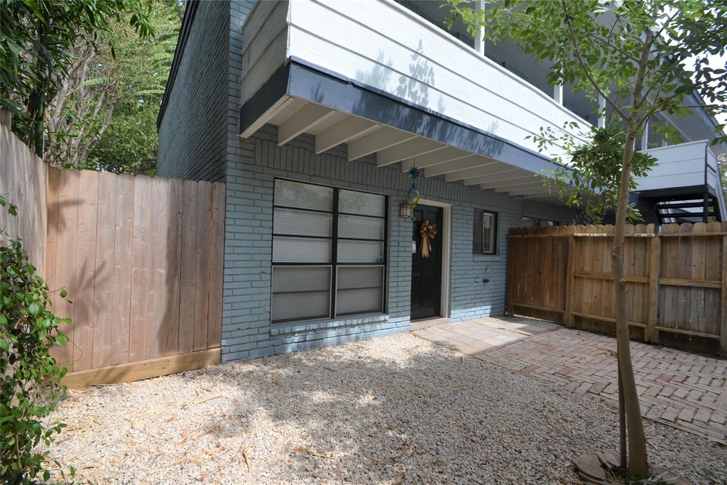 2414 Morse Street - Photo 1