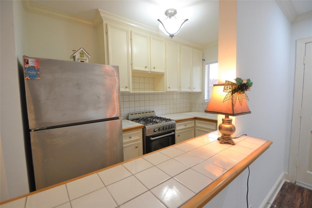 2414 Morse Street - Photo 3