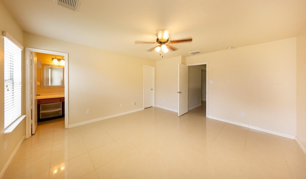 29235 Legends Hill Drive - Photo 10