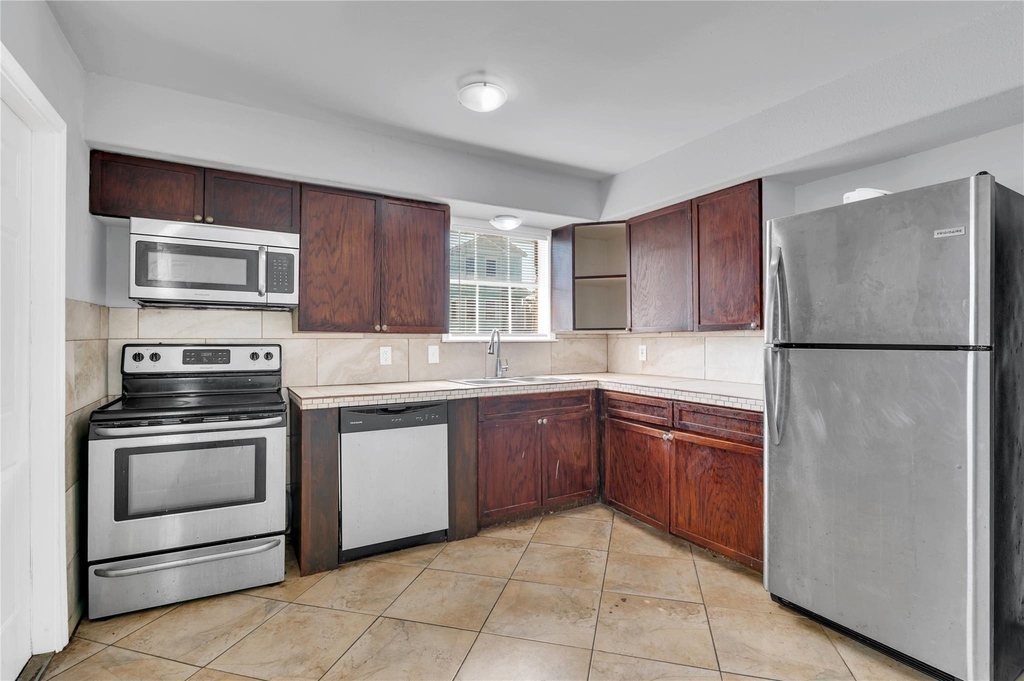 1706 Bayou Homes Drive - Photo 9
