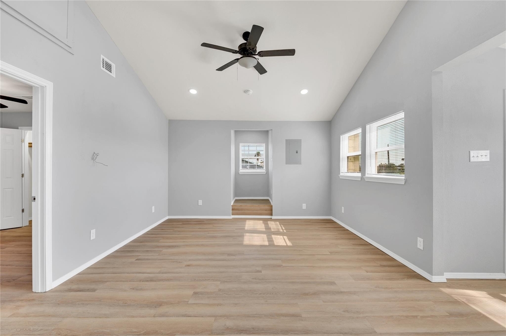 7003 Schlitz Lane - Photo 4