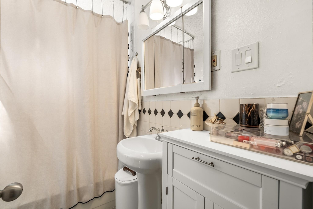 2510 Whitney Street - Photo 12