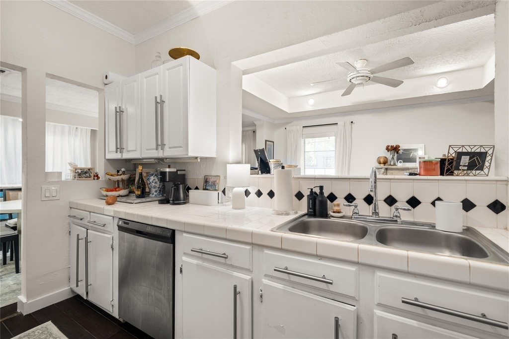 2510 Whitney Street - Photo 8