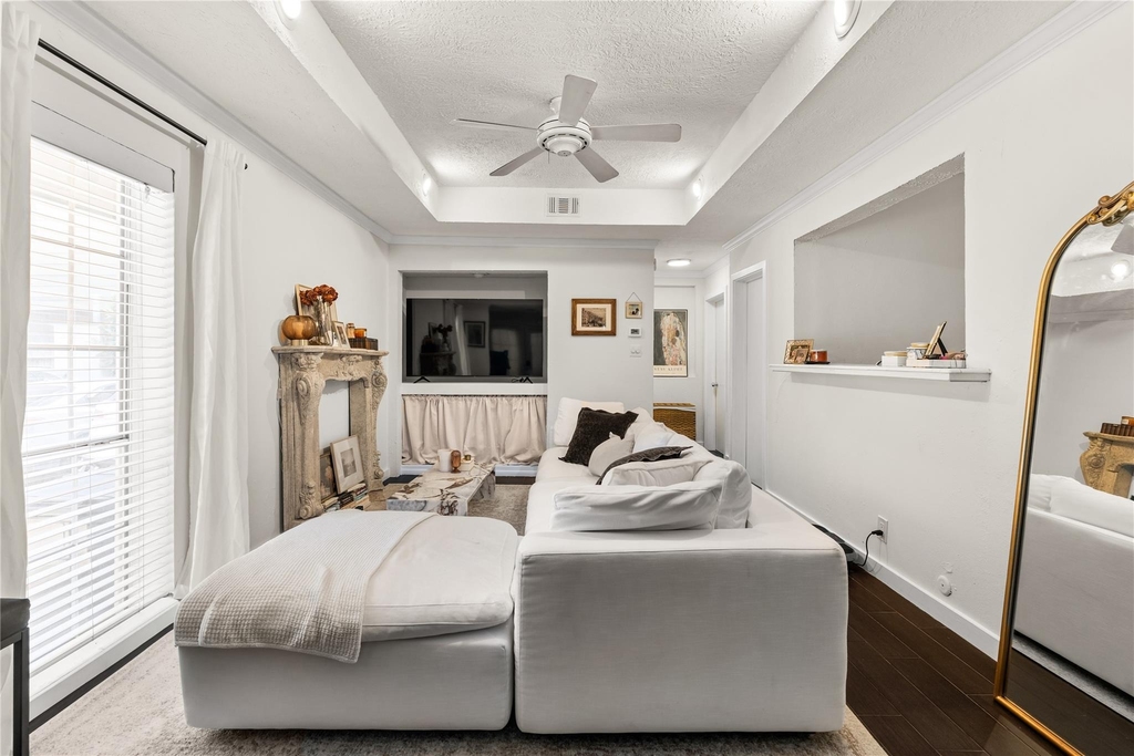 2510 Whitney Street - Photo 2