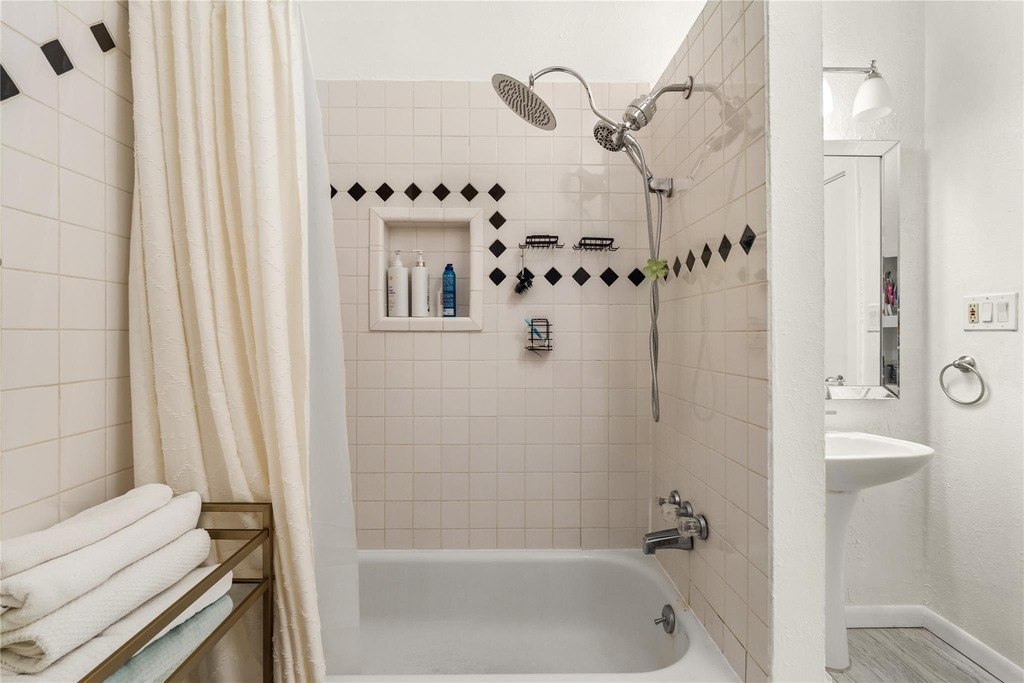 2510 Whitney Street - Photo 19