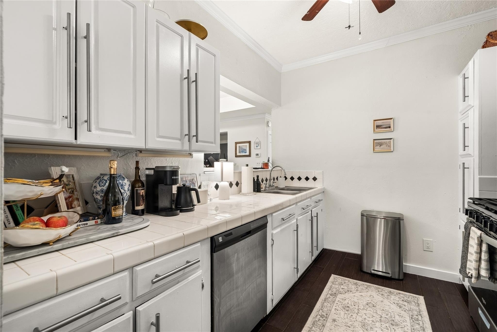 2510 Whitney Street - Photo 7