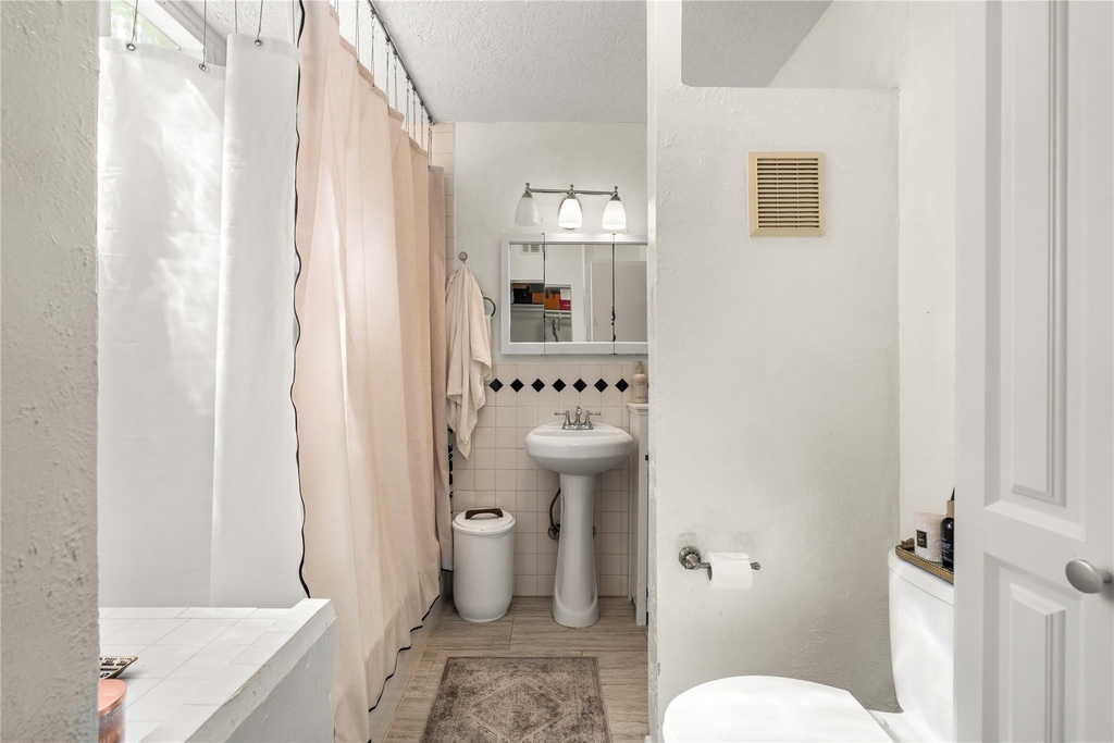 2510 Whitney Street - Photo 13