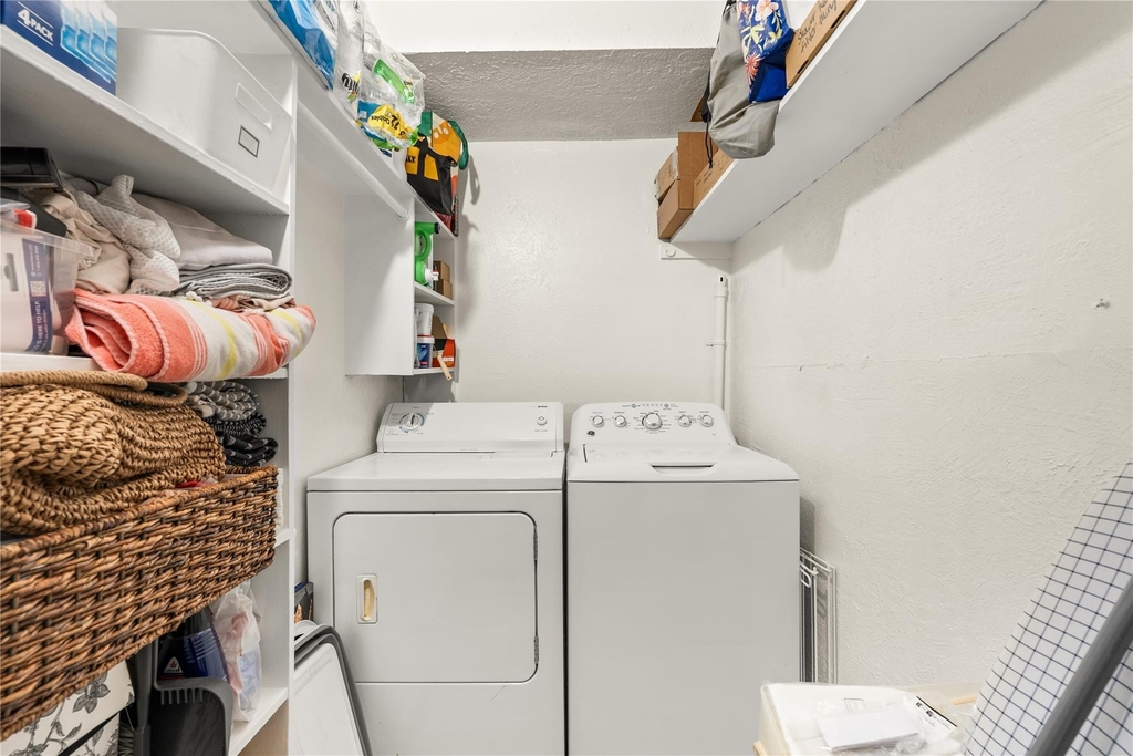 2510 Whitney Street - Photo 17