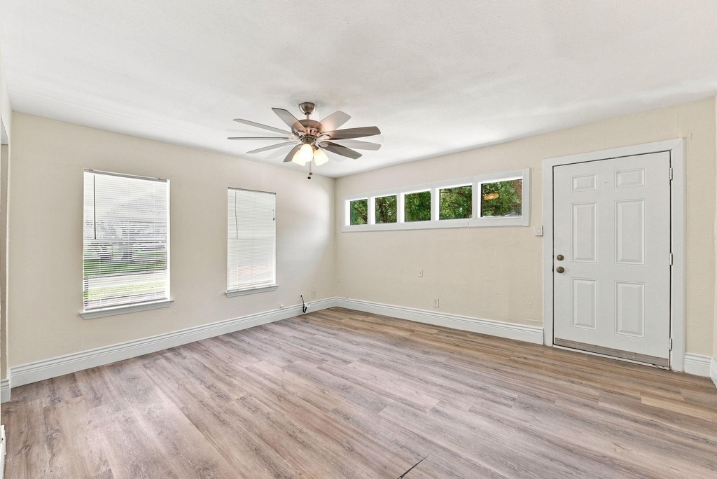 1012 W Hart Avenue - Photo 3