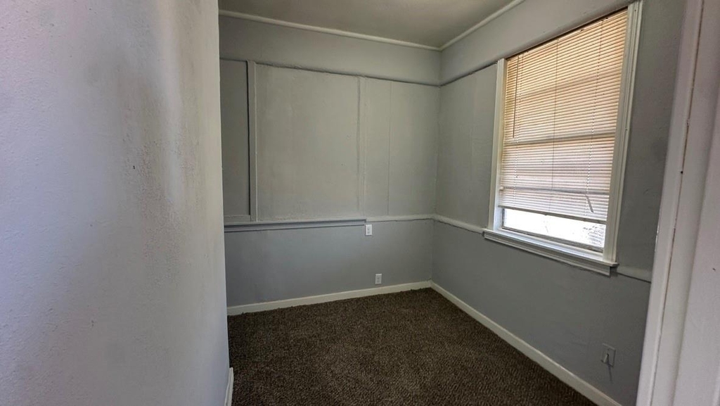 904 Herbert A - Photo 3