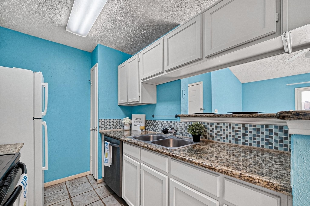 2121 Hepburn Street - Photo 11