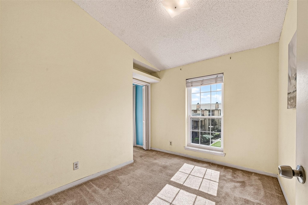 2121 Hepburn Street - Photo 25