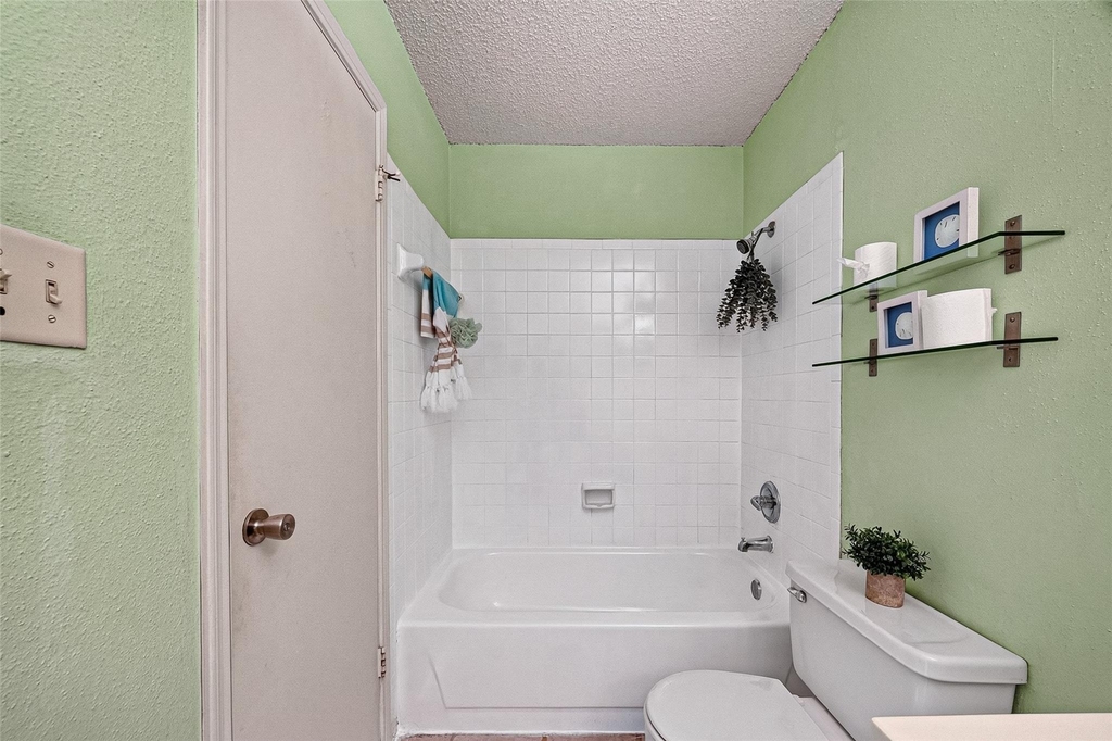 2121 Hepburn Street - Photo 20