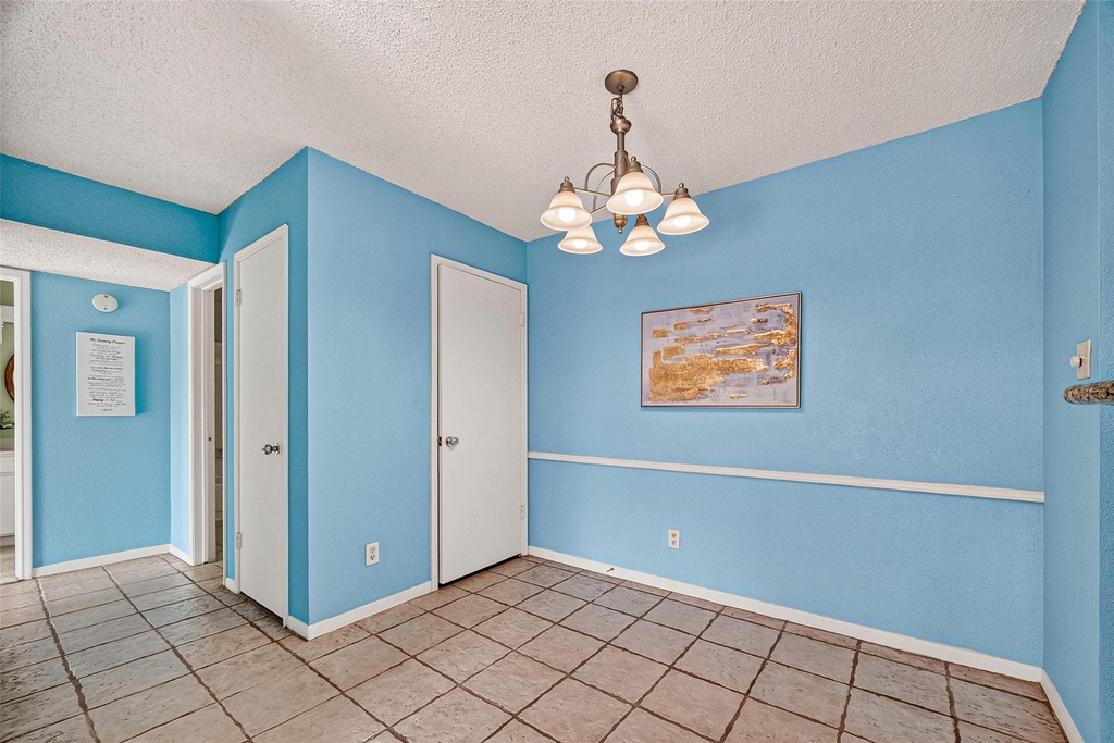 2121 Hepburn Street - Photo 6