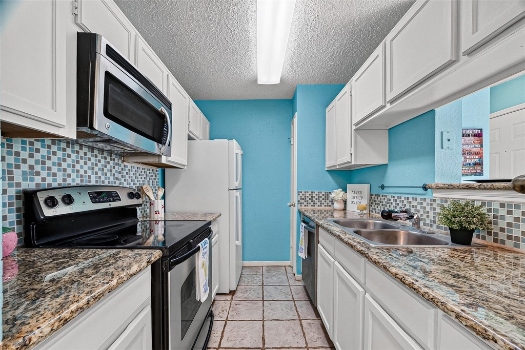 2121 Hepburn Street - Photo 10