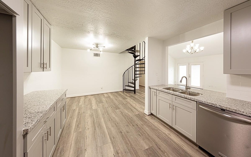 15102 Sheffield Terrace - Photo 8
