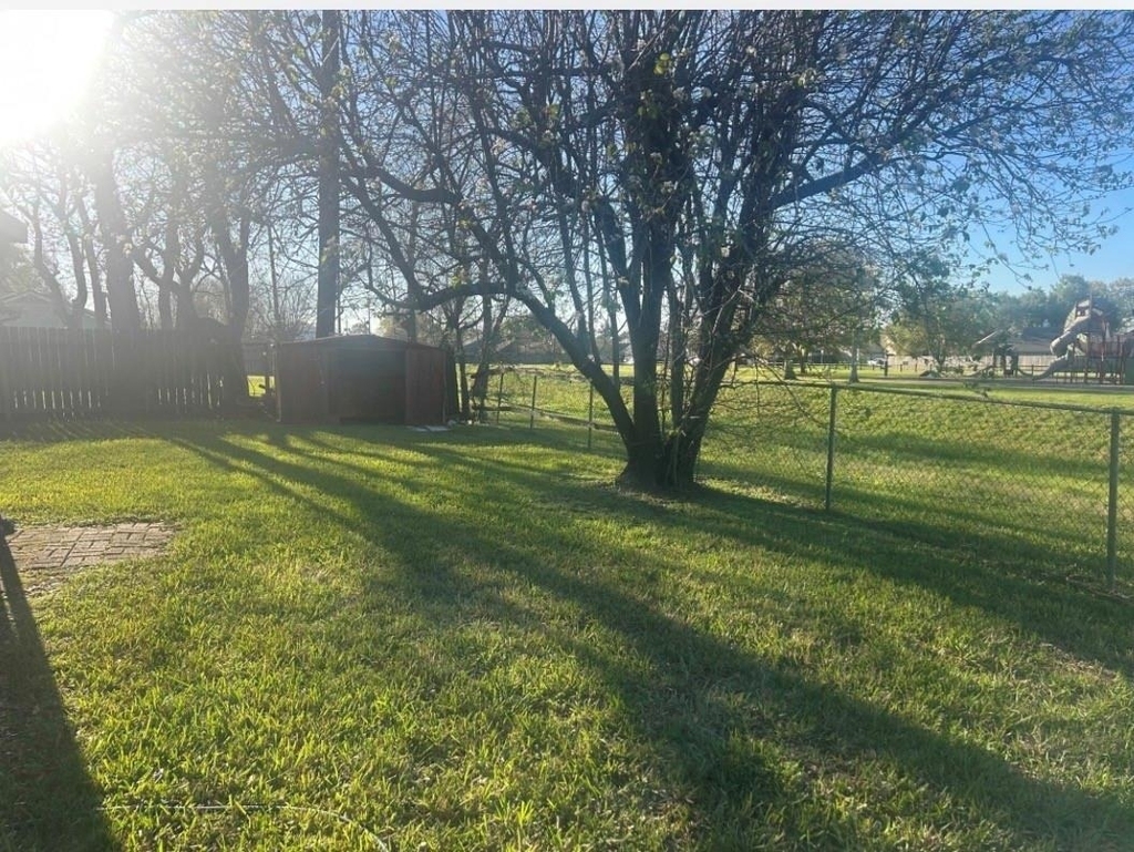 1202 Twining Oaks Lane - Photo 4