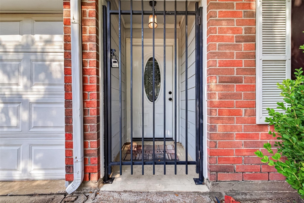 10902 Primrose Acres Lane - Photo 2